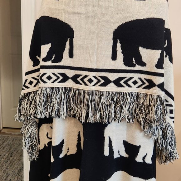 Trunk Up Elephant woven Black/Creme Shawl Collar Sleeveless Duster/Reversible - Picture 16 of 16